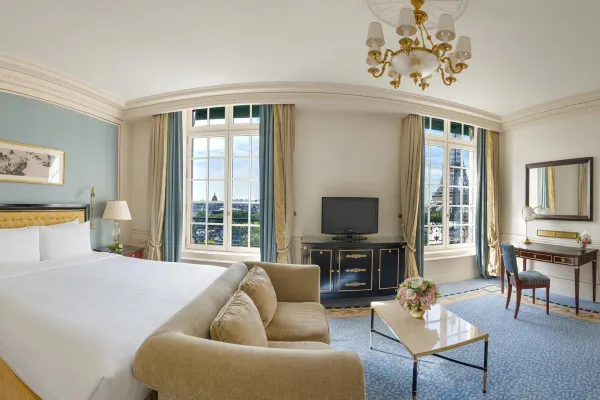 top hotels in Paris near Eiffel Tower