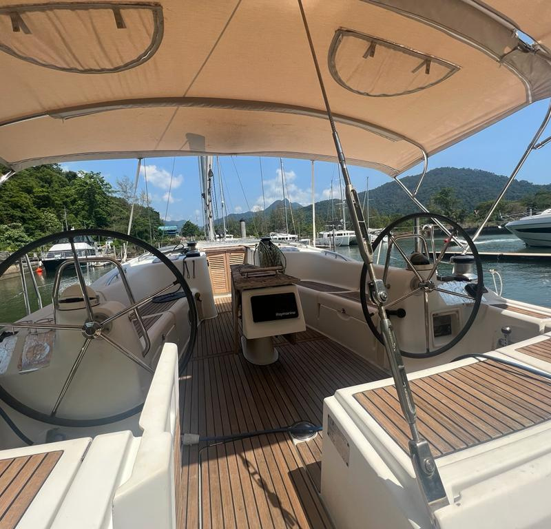 Honeymoon on yacht in Thailand